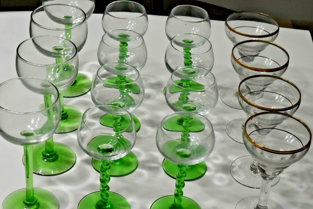 Queen Elizabeth 2 Cruise Ship Wine Glasses 8 Green Twisted Stems