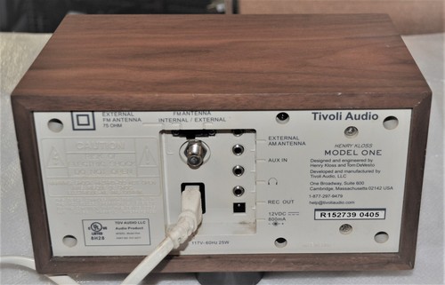 TIVOLI AUDIO MODEL ONE HENRY KLOSS AM/FM RADIO WALNUT CASE GOOD CONDITION - Picture 2 of 2