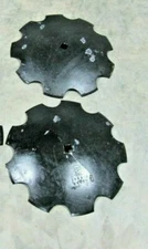 2) 18" DISC HARROW BLADE, NOTCHED 3.5MM (9 GAUGE) 7/8" SQUARE OR 1" SQUARE AXLE