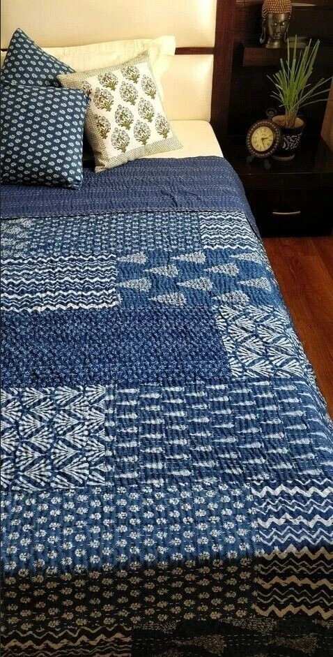 Colcha Kantha de algodón bohemio hecha a mano con retazos indios de colección Gudari Foto 3 de 3