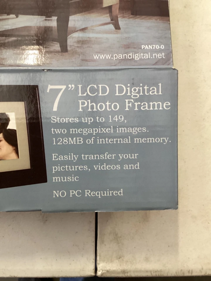 Pandigital PAN70-0 7" Digital Picture Frame New in Box - Image 3 of 4