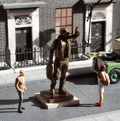 Oo Scale Statue OO GAUGE BOMBER COMMAND AIRMAN STATUE RAF LONDON REMEMBRANCE DAY ...
