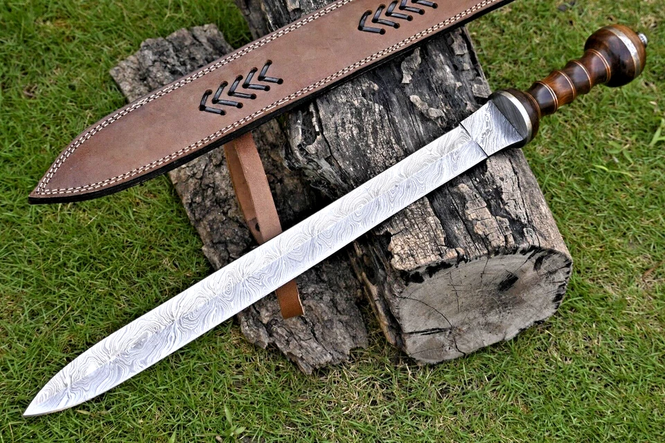 ESPADA GLADIADOR GLADIUS ACERO DAMASCO FORJADO HECHA A MANO PERSONALIZADA CON FUNDA 2913 Foto 2 de 4