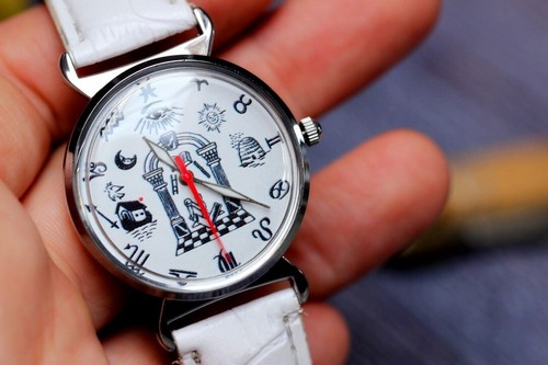 Classic Masonic Watch - Rare Find with Vintage Charm Cool watch - Picture 8 of 10