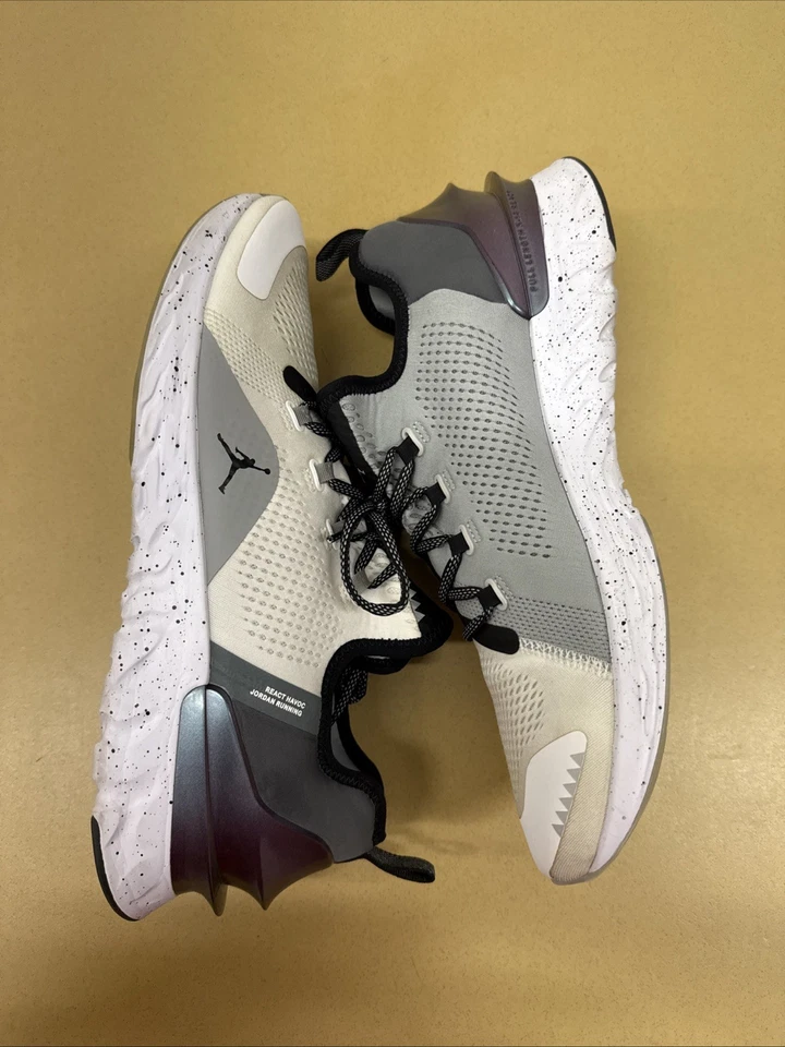 Talla 13 - Air Jordan React Havoc Gris Foto 3 de 4