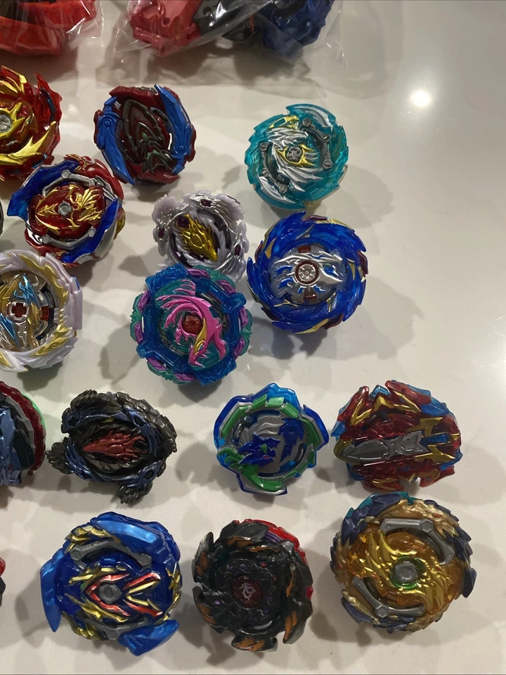 Lote masivo de Bayblades (28) Bayblades totales viene con variedad de accesorios tal cual Foto 4 de 4