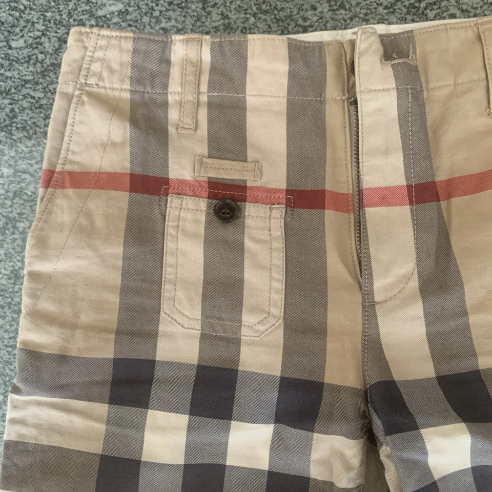 Calça shorts Burberry London 100% algodão infantil 10 - nova xadrez bege - Imagem 2 de 4