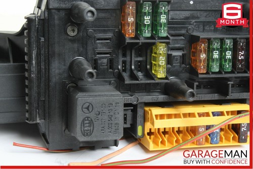 08-11 Mercedes W204 C300 C350 Rear SAM Module Fuse Box Relay OEM - Picture 3 of 12
