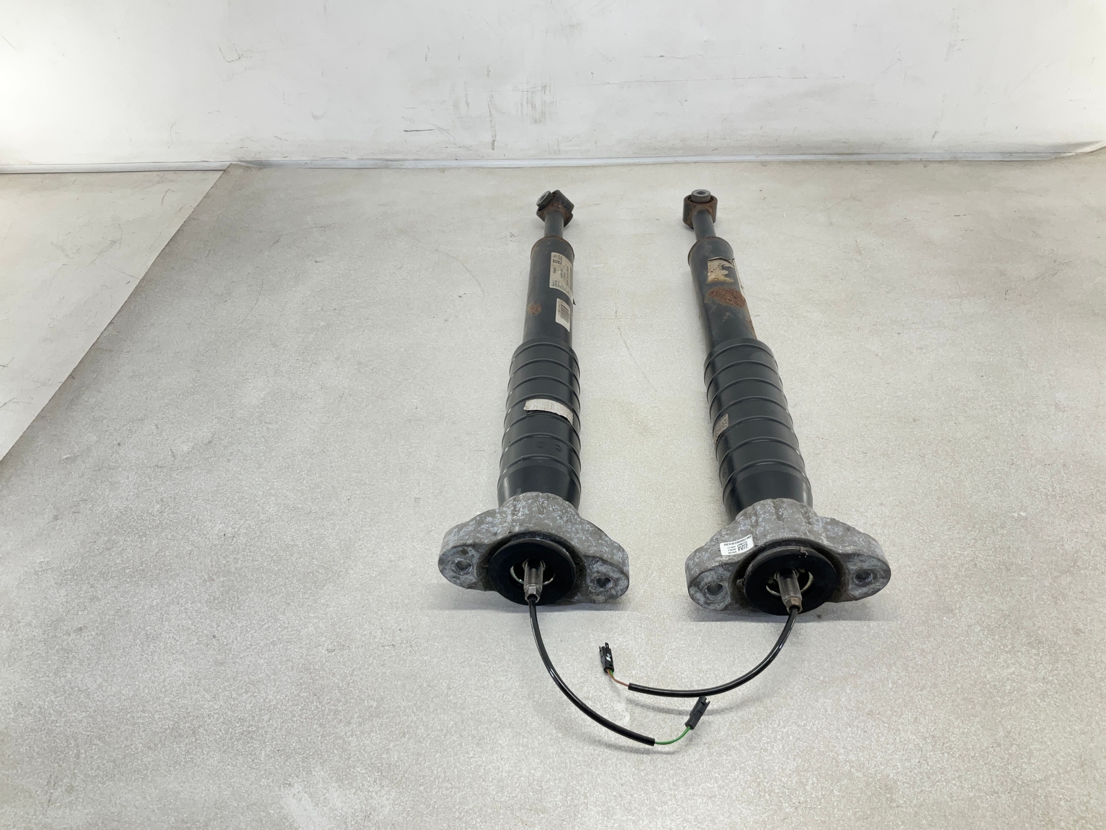 17-20 MASERATI Levante Rear Left Driver & Right Passenger Strut Shock Absorber