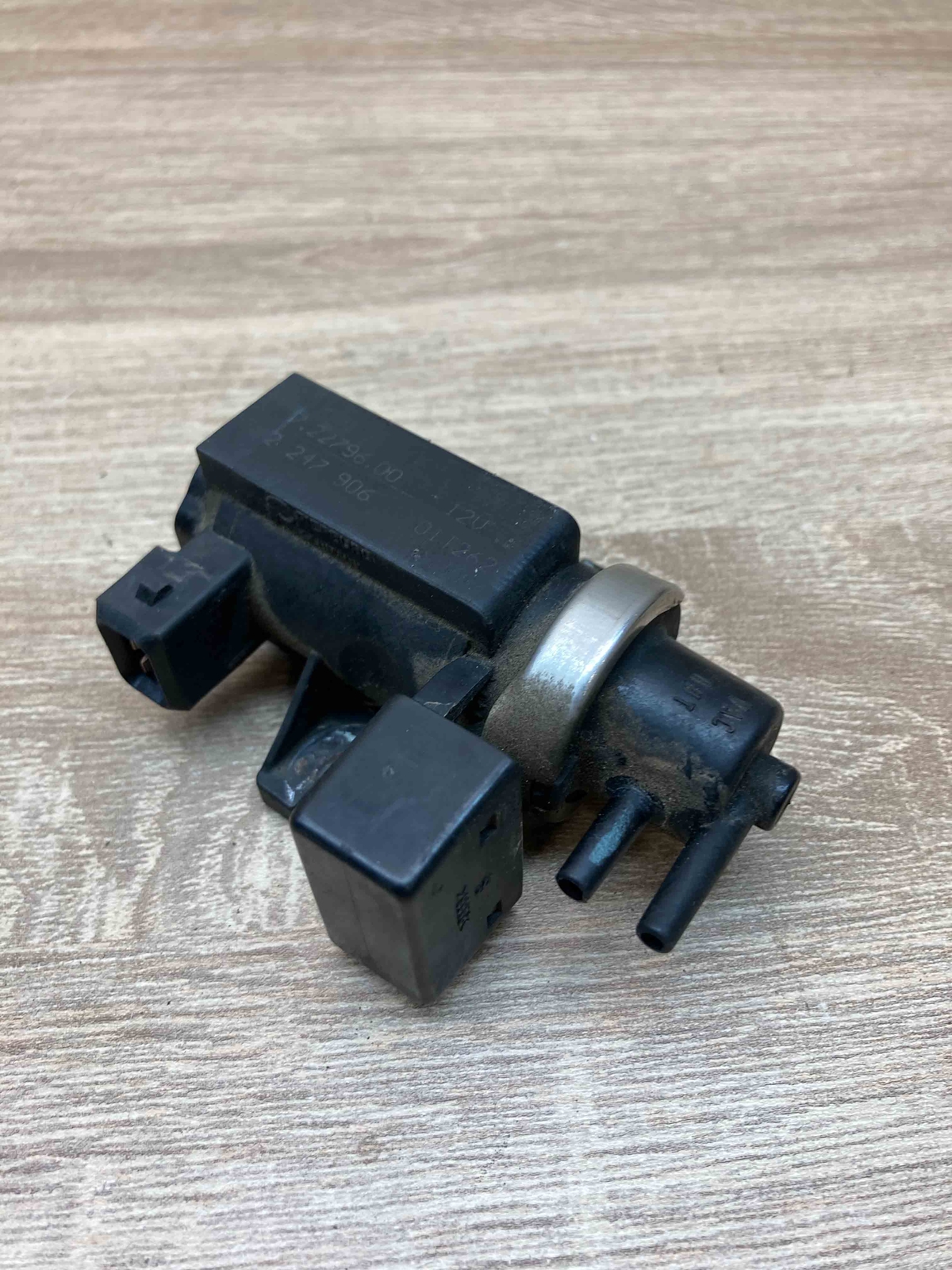 2247906 72279600 BMW E46 Series Vacuum pump Solenoid Control Valve