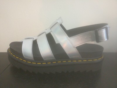 yelena iced metallic