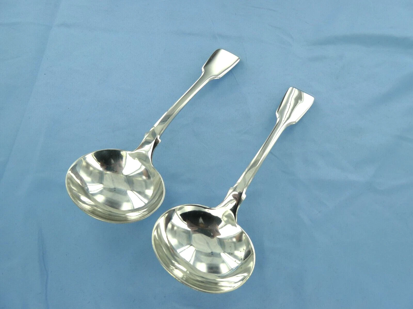 AN ANTIQUE PAIR OF STERLING SILVER FIDDLE BACK SAUCE LADLES. LONDON 1836.
Opens in a new window or t