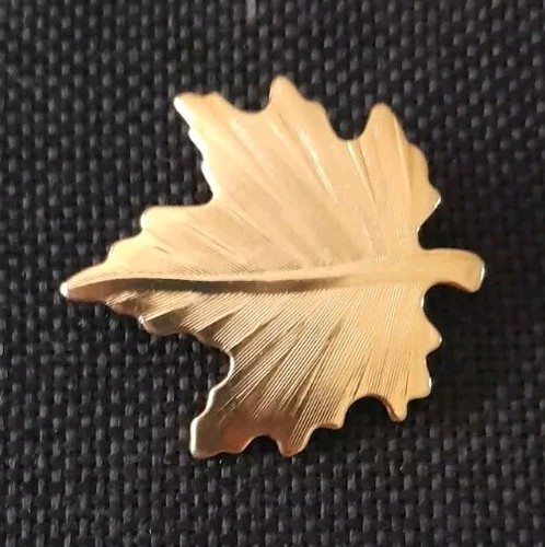 Broche Feuille Dorée P&M Paris - Dimensions 6x4,5 Cm - Occasion Bon état