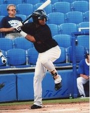 THAIRO ESTRADA SIGNED 8X10 PHOTO NEW YORK YANKEES COA