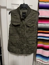 Me Jane Camo Sleeveless Cinch waist Zip up Vest Jacket