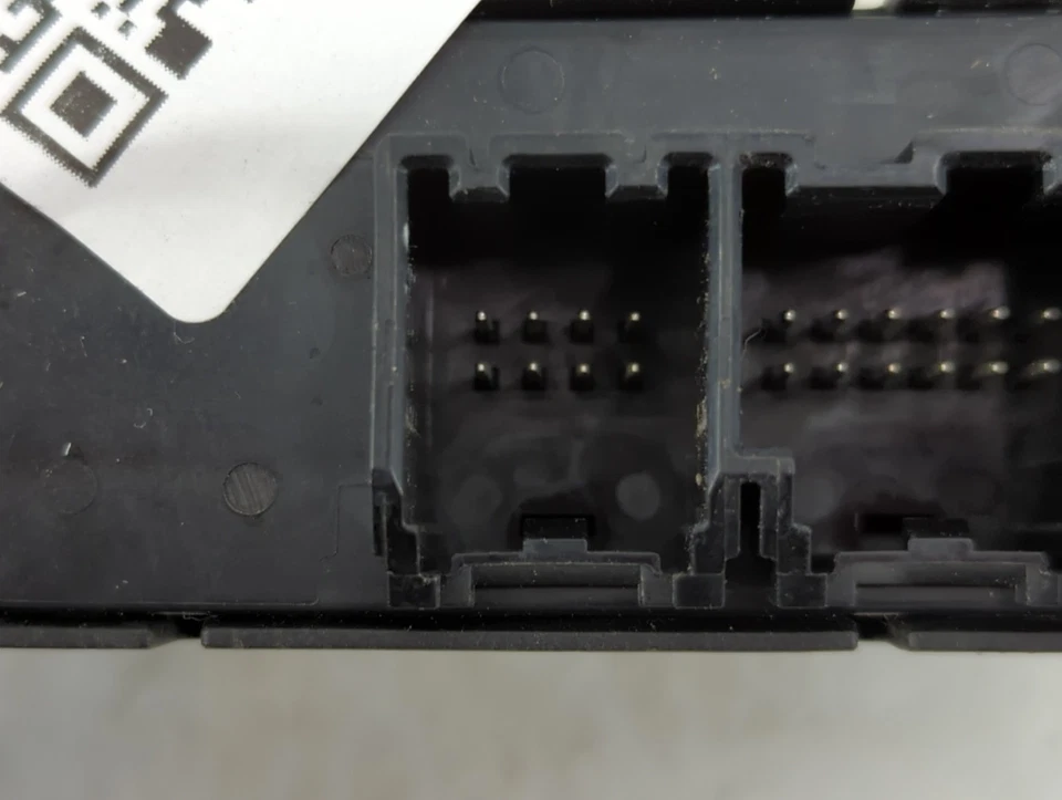 2012 Cadillac Escalade Esv Body Control Module Bcm Inner Cabin Fuse Box T7ZEX - Image 3 of 4