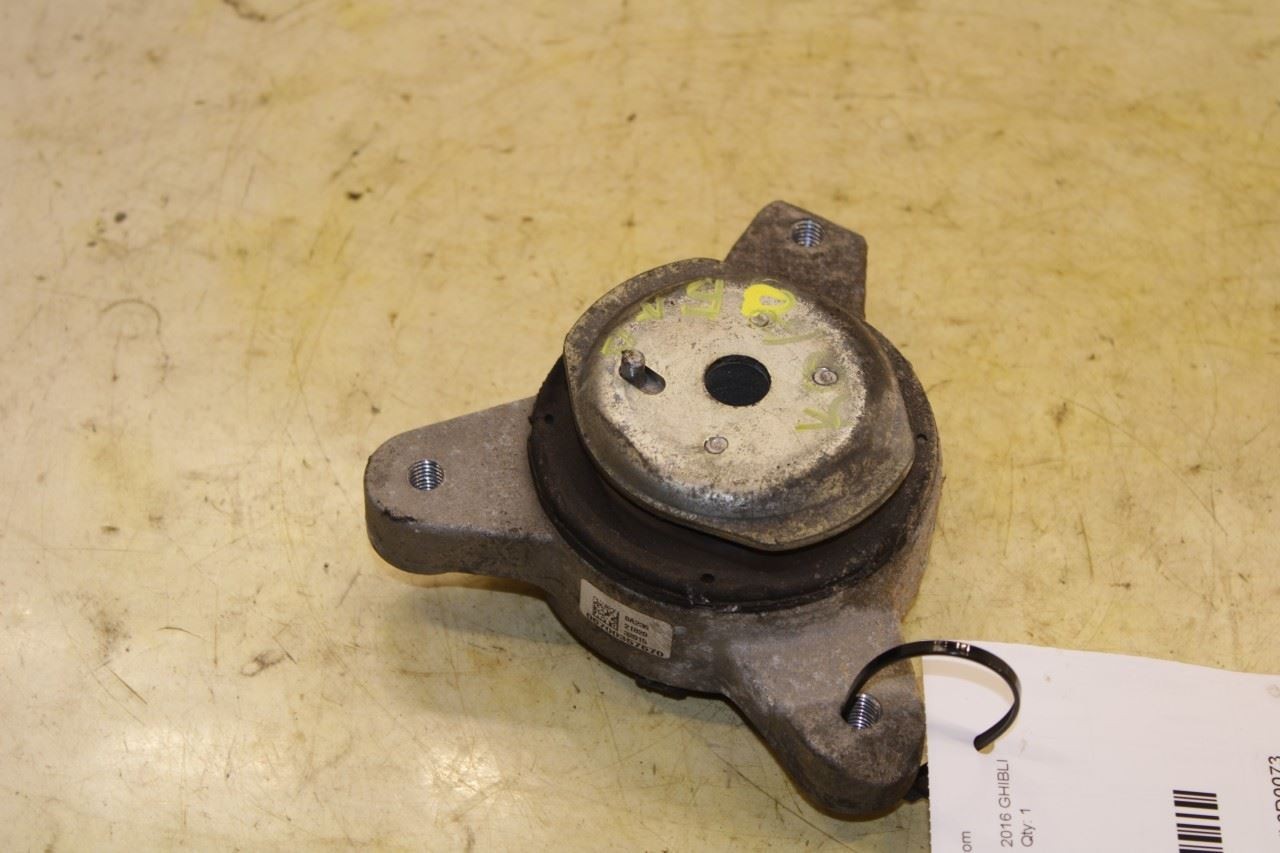 14-220 Maserati Ghibli S Q4 3.0L Transmission Gearbox Support Bracket Insulator