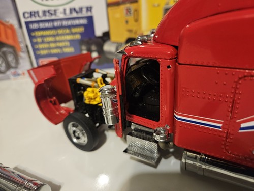 Red Peterbilt Model 379 Franklin Mint Damaged, For Parts Or Repair 1/32 Scale - Picture 16 of 20