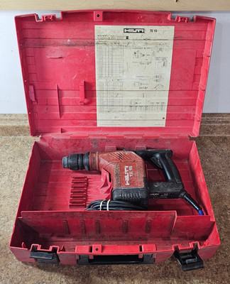 HILTI Rotary Hammer Drill TE-15 Pre-owned w/ Case