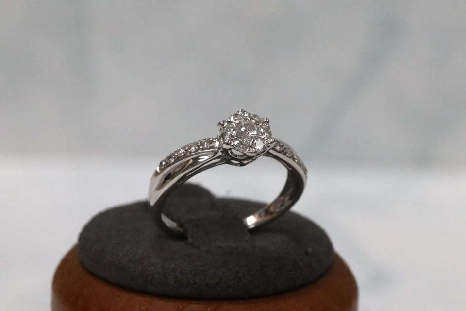 Anillo con racimo de diamantes de oro blanco de 9 quilates - talla L - sello del Reino Unido Foto 4 de 4