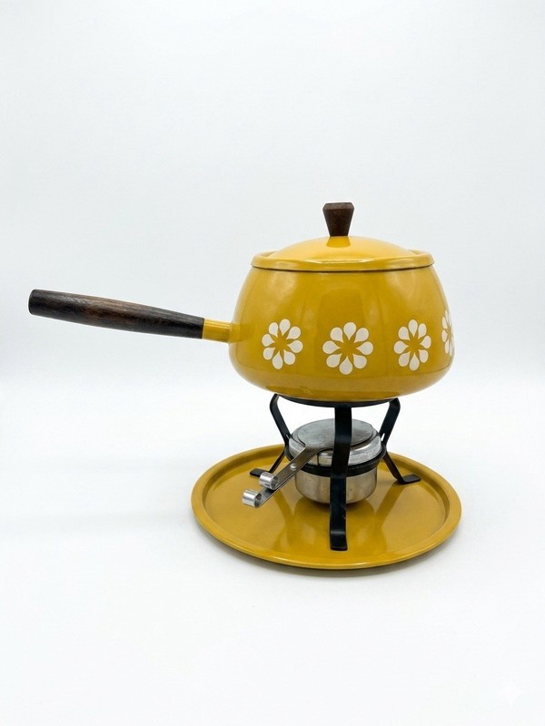 Vintage ALUMINUM Fondue Set 2 Quart w/ Sterno Burner -Retro-70’s Mustard yellow