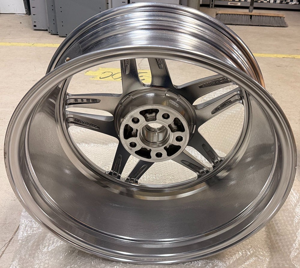 NEW Ferrari FRONT WHEEL RIM 8J X 19 EEH2 -With peen 219272