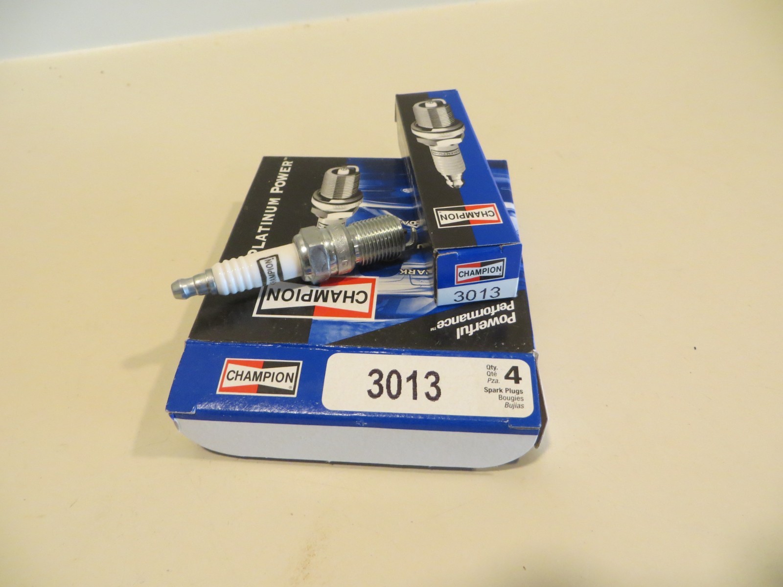 CHAMPION SPARK PLUGS PLATINUM POWER # 3013 - -BOX OF 4