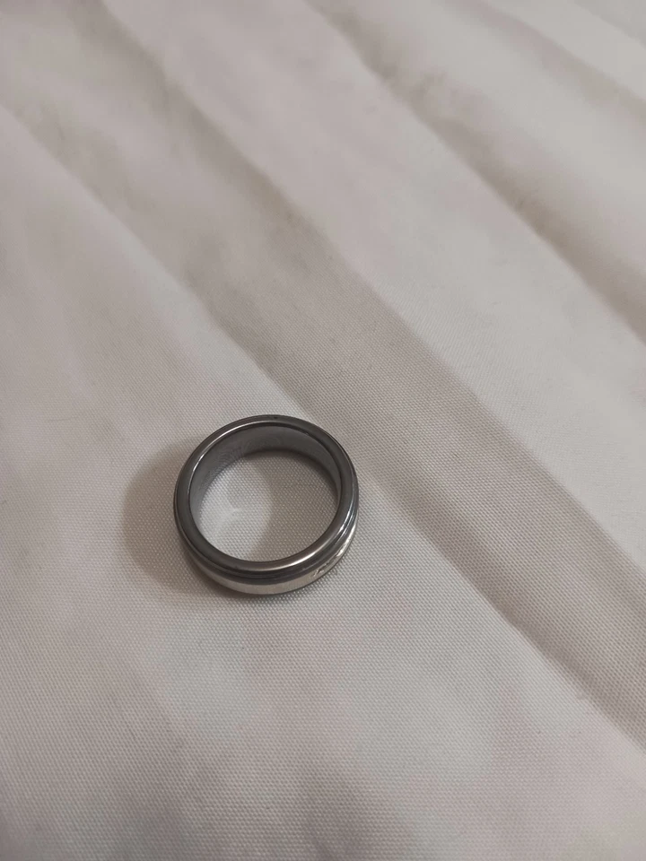 Anillo de boda Tritón de carburo de tungsteno para hombre con astillas de diamantes Foto 3 de 4