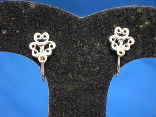 ONE PAIR FASHION CLIP ON EARRINGS with Circles SILVER TONE - Picture 4 of 6