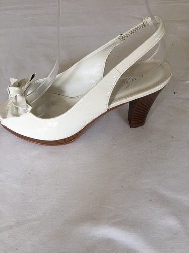 Lunar Elegance White Patent Leather Peep Toe Slingback Shoes Size 5(BX10) - Picture 9 of 10