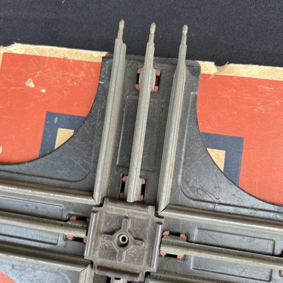 Lionel No. 020 - 90 Degree O Gauge Crossing Track with Original BOX - Image 4 of 4