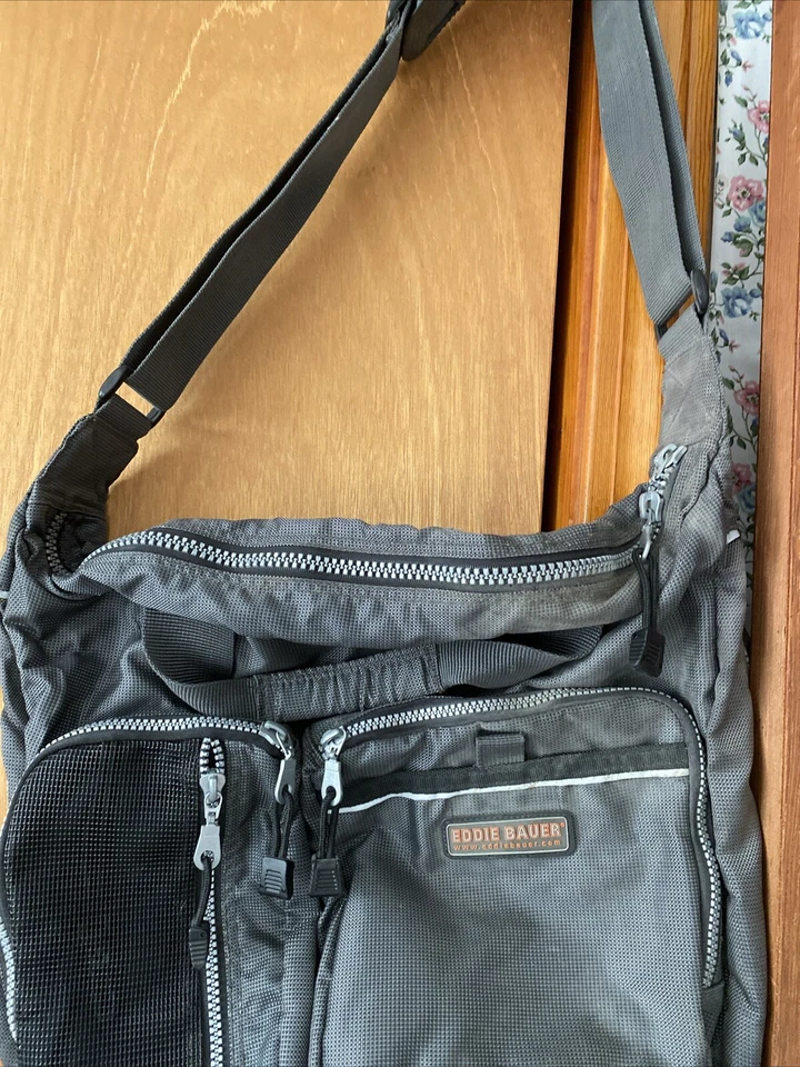 New Eddie Bauer Grey Canvas Duffel Travel / Carry-On Tote Bag - Image 4 of 4