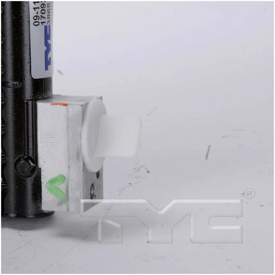 Condensador de aire acondicionado para Audi A4, A4 Quattro A5 Quattro S4 TYC 2008-2017 Foto 3 de 4