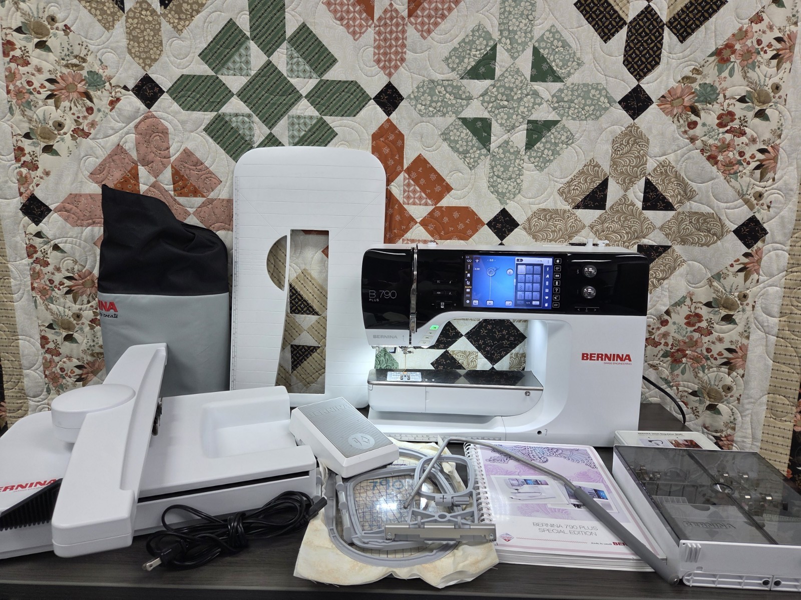 Bernina B 790 Plus Sew/Quilt/Embroidery Machine! Professiona