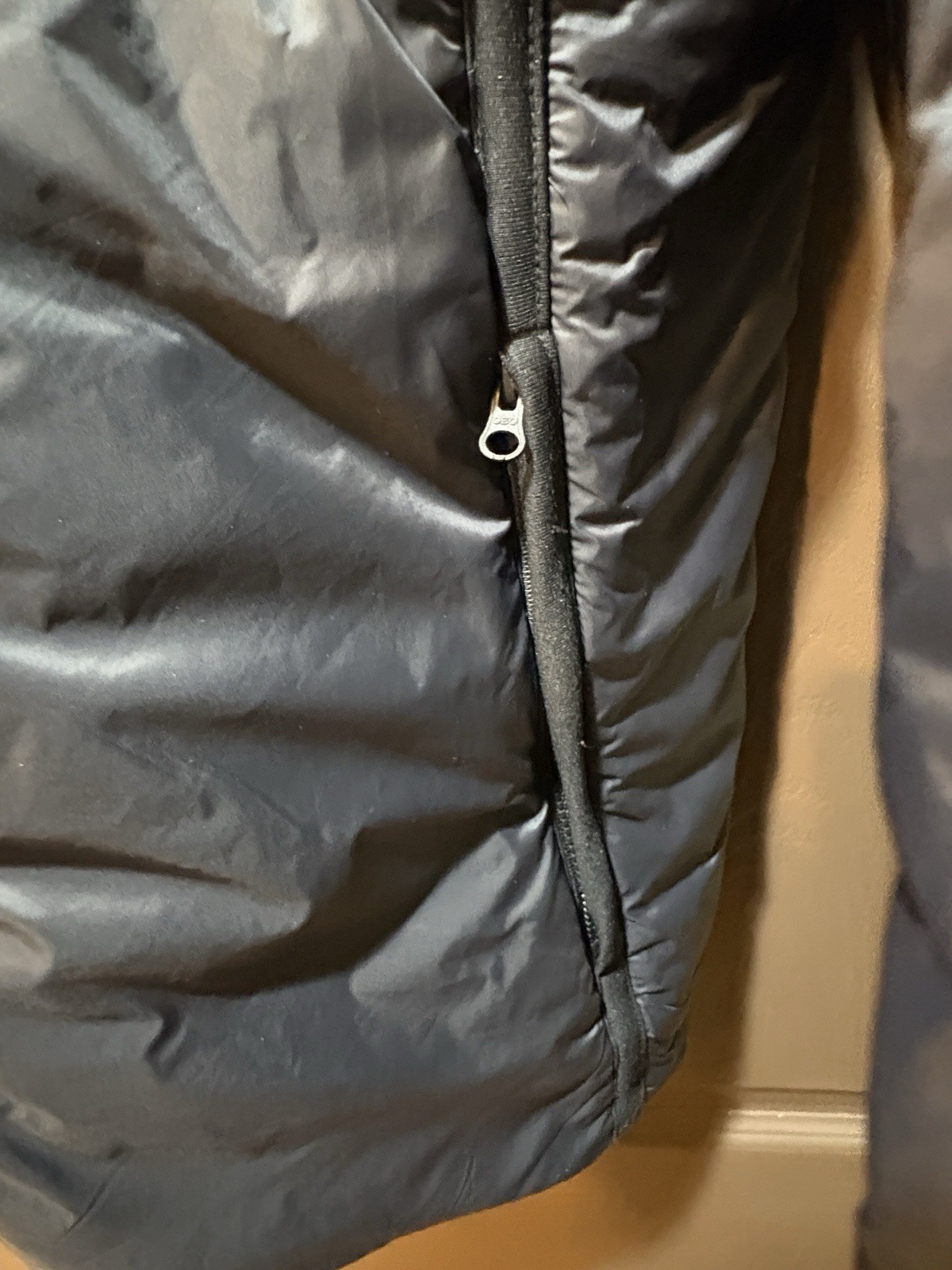 Woman’s Packable Jacket Size Medium Black - image 10