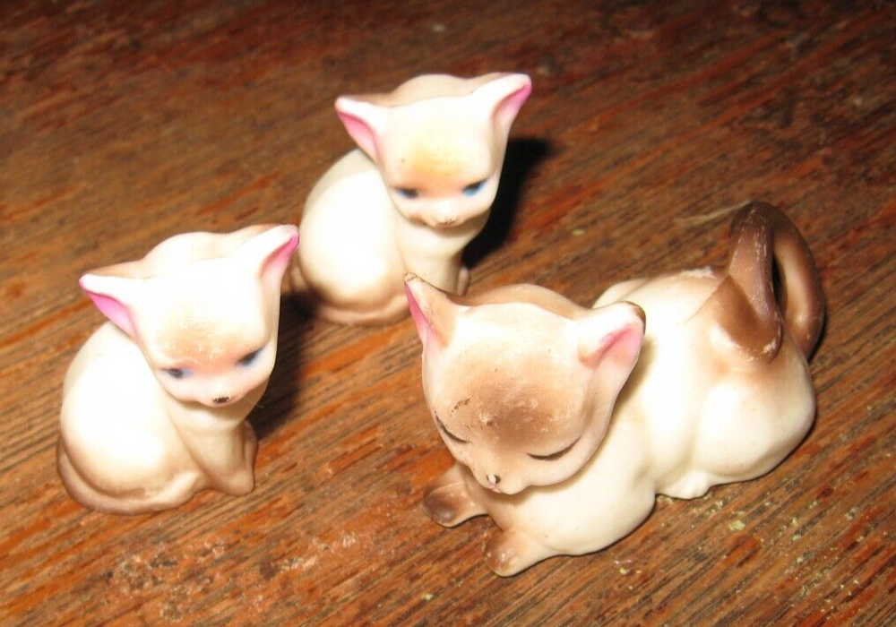 vtg Set Siamese Cat with 2 Kittens Miniature Figures Hard Plastic Hong Kong