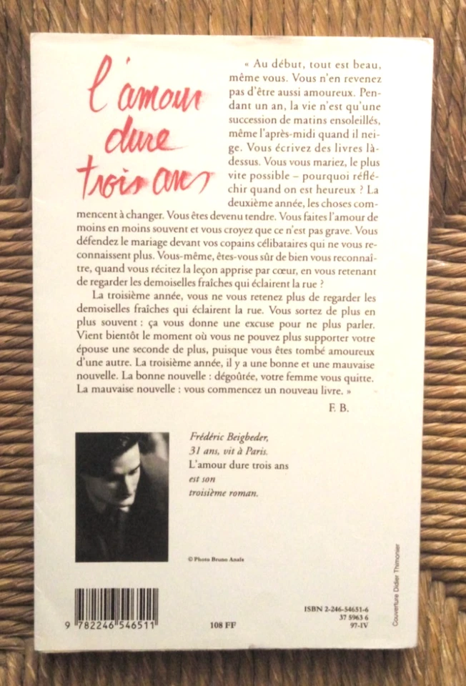 Livre roman L'amour dure trois ans de Frédéric Beigbeder - Photo 2/2
