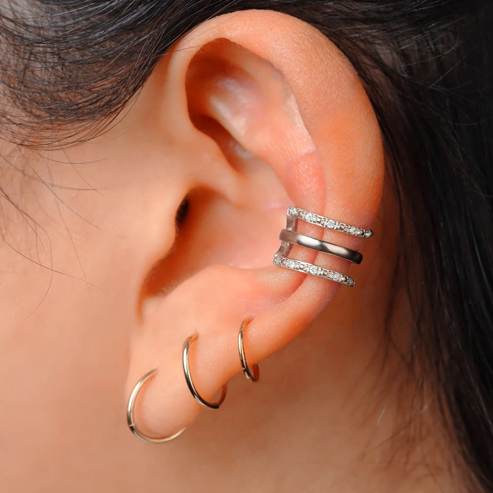 Brazalete Huggie de 3 filas de diamantes cultivados en laboratorio blanco de plata de ley 925 Foto 4 de 4