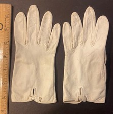 Vintage Women  s White Gloves. Size 6-1/2