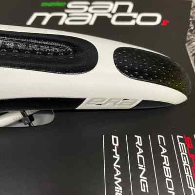 Selle San Marco Era Dynamic – 270 X 158 Mm, 285 G, Rails Manganèse, Coque Carbone, Rembourrage BioFoam, Housse Silkfeel – Pour Femme, Ouverte