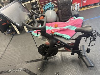 Peloton Aerobic Training Cycle Exercise Bike Touchscreen Console 001 Black/Red
