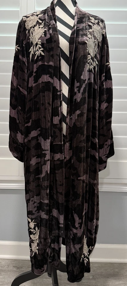 Johnny Was Santal Camuflaje Terciopelo Kimono Bordado Plumero Talla 2XL Mezcla Seda Foto 2 de 4