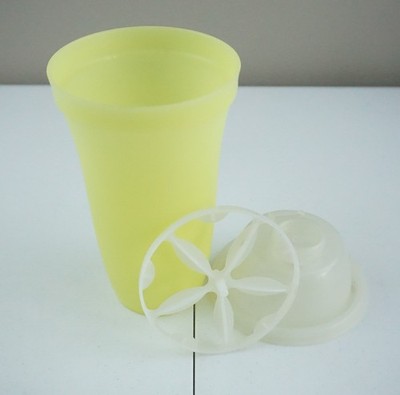 Vintage~Tupperware~3 pc QuickShake Smoothie Gravy Shaker Mixer 844-1 Yellow
