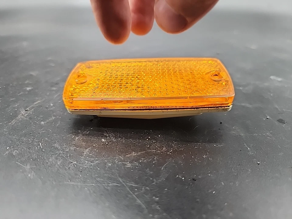 PARAGOLPES DELANTERO BMW E28 E30 AMARILLO DERECHO IZQUIERDO OEM 1364175 M5-11 Foto 2 de 4