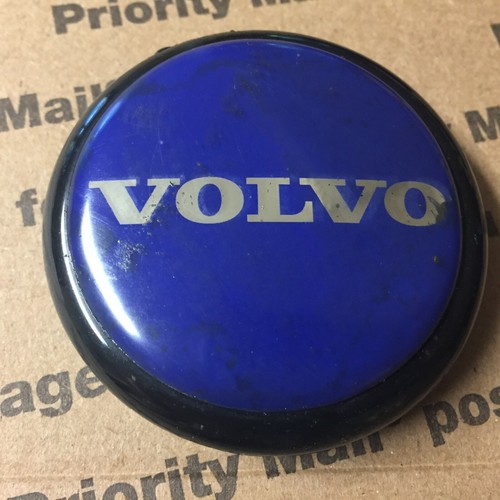 OEM: Blue Center Cap VOLVO V40, V70, V90, S40, S60, S80, XC70, XC90 P/N 86 46379 - Picture 3 of 4