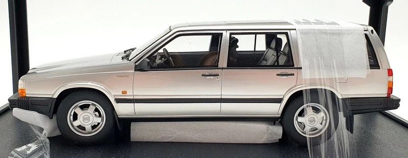 Cult Models 1/18 Scale CML088-2 - Volvo 740 Turbo Estate - Silver Metallic - Image 3 of 4
