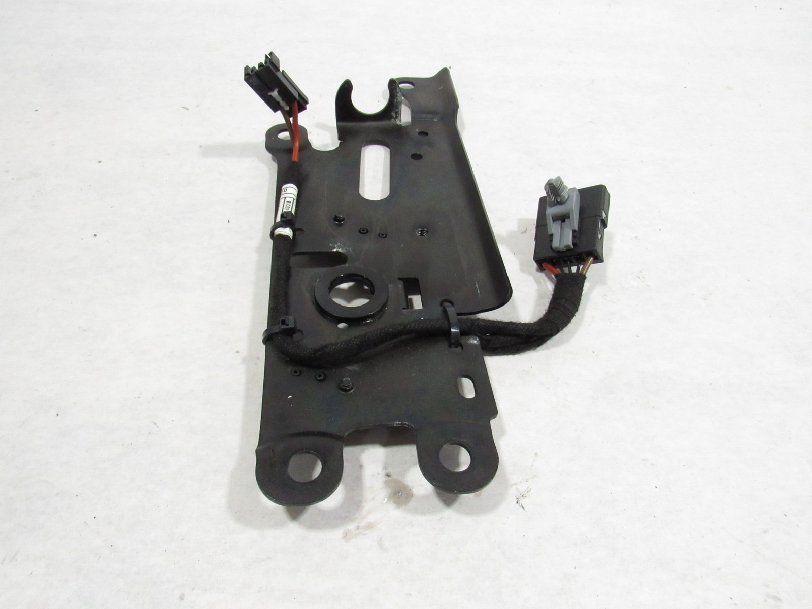 15-19 Ferrari 488 Spider 2017 Front Center Roof Lock Latch Mount Bracket ;@2