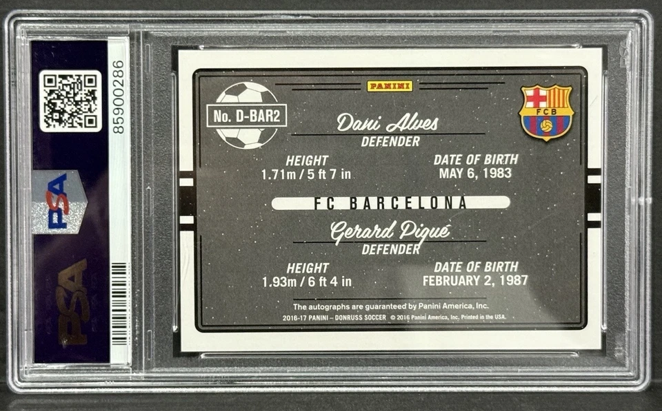2016 Panini Donruss FIFA Barcelona Dani Alves /Gerard Pique Dual Auto /50 PSA 9 - Imagem 3 de 3