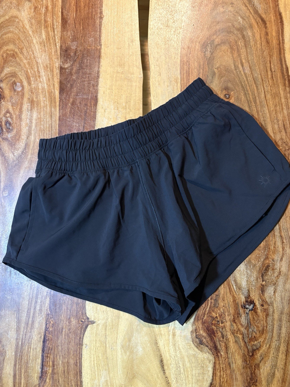 OFFLINE by Aerie 2” Hot Stuff Short Size XS