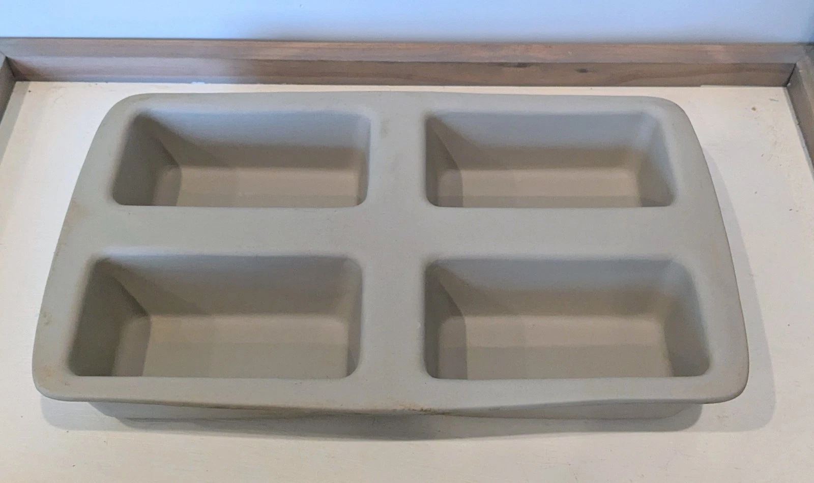 The Pampered Chef Mini 4 Loaf Stoneware Bread Pan Family Heritage Collection USA